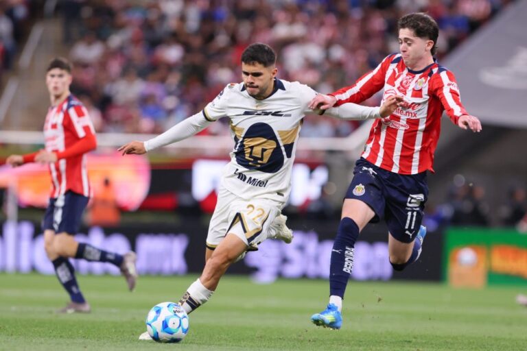 Guadalajara – Pumas empate dramático con penal polémico en los minutos finales